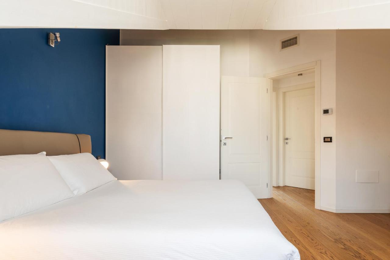 Easyhomes - Brera Luxury Suites Милан Экстерьер фото