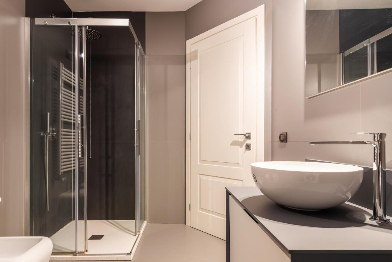 Easyhomes - Brera Luxury Suites Милан Экстерьер фото