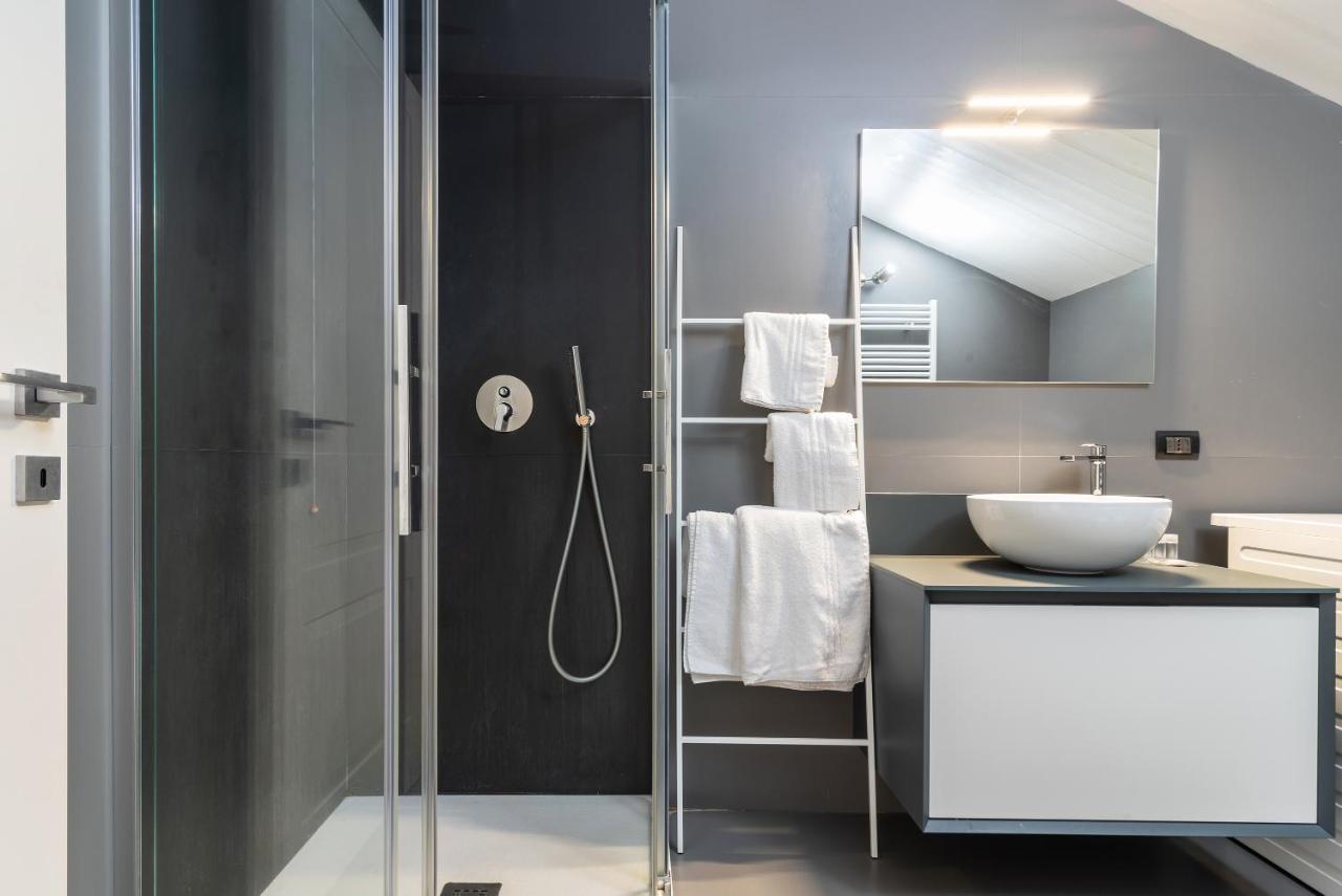 Easyhomes - Brera Luxury Suites Милан Экстерьер фото